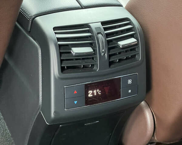 Черный Мерседес Е-Класс, объемом двигателя 2.2 л и пробегом 152 тыс. км за 22900 $, фото 15 на Automoto.ua