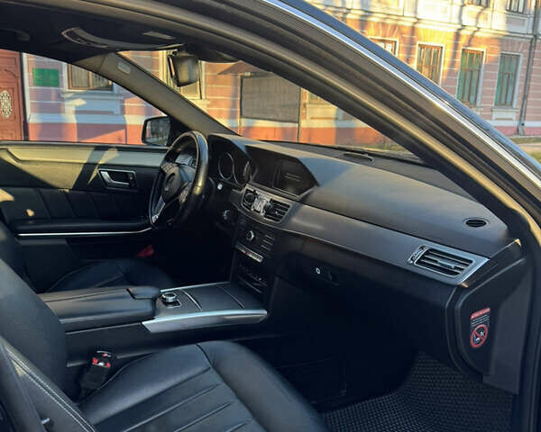 Черный Мерседес Е-Класс, объемом двигателя 2.14 л и пробегом 267 тыс. км за 17000 $, фото 13 на Automoto.ua