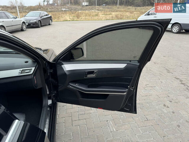 Черный Мерседес Е-Класс, объемом двигателя 2.2 л и пробегом 367 тыс. км за 16350 $, фото 48 на Automoto.ua