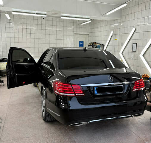 Чорний Мерседес Е-Клас, об'ємом двигуна 2.2 л та пробігом 225 тис. км за 18000 $, фото 3 на Automoto.ua