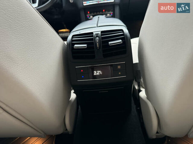 Черный Мерседес Е-Класс, объемом двигателя 2.14 л и пробегом 140 тыс. км за 11000 $, фото 19 на Automoto.ua