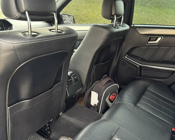 Черный Мерседес Е-Класс, объемом двигателя 2.14 л и пробегом 267 тыс. км за 18500 $, фото 12 на Automoto.ua