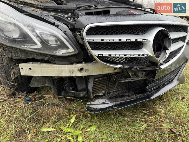 Черный Мерседес Е-Класс, объемом двигателя 2.14 л и пробегом 140 тыс. км за 11000 $, фото 2 на Automoto.ua