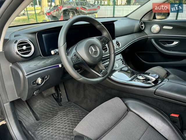 Черный Мерседес Е-Класс, объемом двигателя 2 л и пробегом 186 тыс. км за 28900 $, фото 6 на Automoto.ua