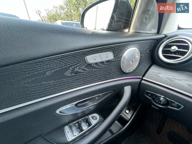 Черный Мерседес Е-Класс, объемом двигателя 2 л и пробегом 186 тыс. км за 28900 $, фото 15 на Automoto.ua