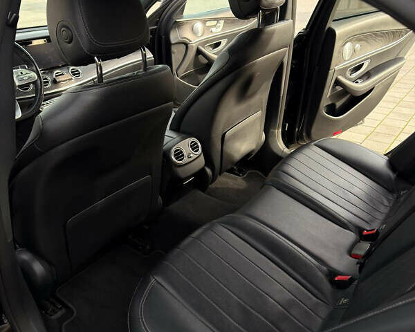 Чорний Мерседес Е-Клас, об'ємом двигуна 1.99 л та пробігом 100 тис. км за 23499 $, фото 27 на Automoto.ua