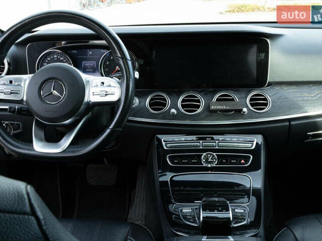 Чорний Мерседес Е-Клас, об'ємом двигуна 1.99 л та пробігом 100 тис. км за 23499 $, фото 22 на Automoto.ua