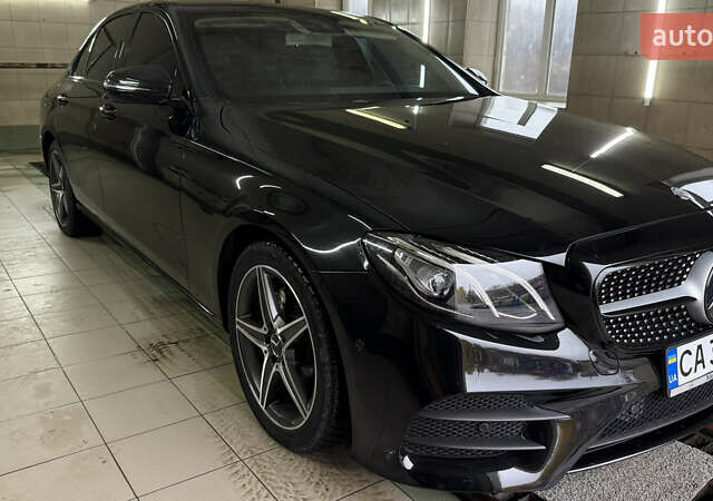 Черный Мерседес Е-Класс, объемом двигателя 1.95 л и пробегом 187 тыс. км за 27900 $, фото 2 на Automoto.ua