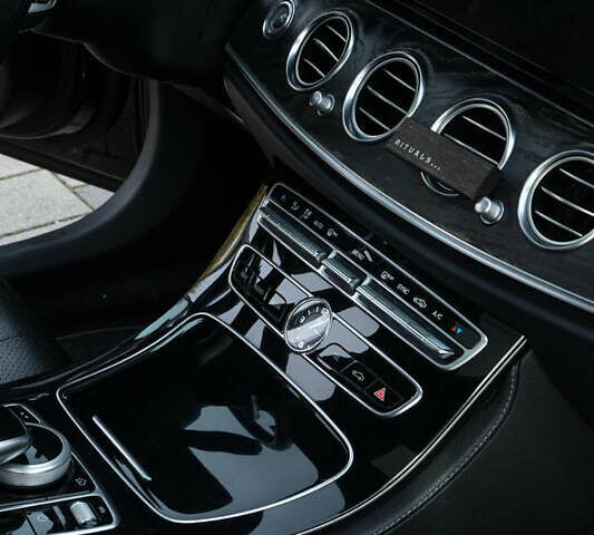 Чорний Мерседес Е-Клас, об'ємом двигуна 1.99 л та пробігом 100 тис. км за 23499 $, фото 23 на Automoto.ua