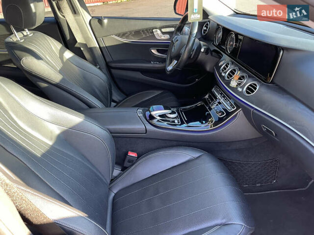 Черный Мерседес Е-Класс, объемом двигателя 1.99 л и пробегом 130 тыс. км за 26500 $, фото 23 на Automoto.ua