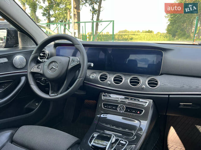 Черный Мерседес Е-Класс, объемом двигателя 2 л и пробегом 186 тыс. км за 28900 $, фото 9 на Automoto.ua