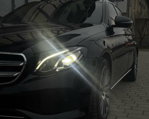 Черный Мерседес Е-Класс, объемом двигателя 1.95 л и пробегом 265 тыс. км за 29000 $, фото 2 на Automoto.ua