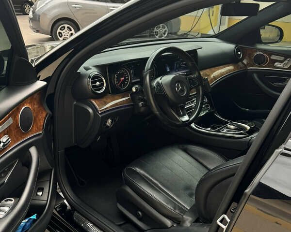 Чорний Мерседес Е-Клас, об'ємом двигуна 2 л та пробігом 125 тис. км за 28500 $, фото 9 на Automoto.ua