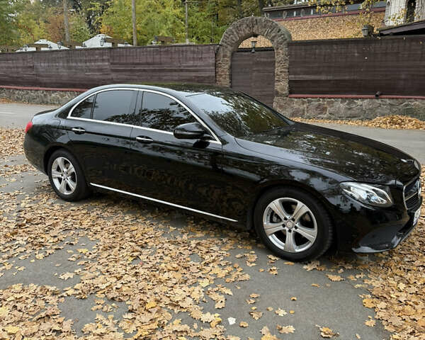 Черный Мерседес Е-Класс, объемом двигателя 1.95 л и пробегом 248 тыс. км за 25500 $, фото 2 на Automoto.ua
