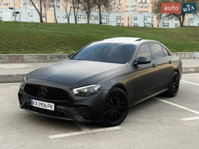 Чорний Мерседес Е-Клас, об'ємом двигуна 2 л та пробігом 136 тис. км за 28800 $, фото 1 на Automoto.ua
