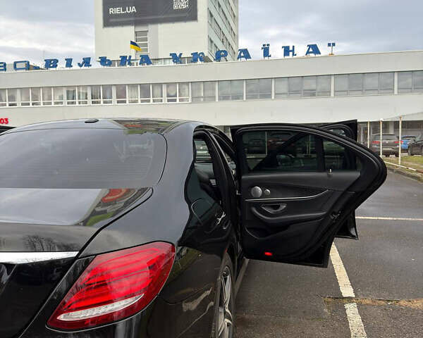 Чорний Мерседес Е-Клас, об'ємом двигуна 1.99 л та пробігом 100 тис. км за 23499 $, фото 7 на Automoto.ua