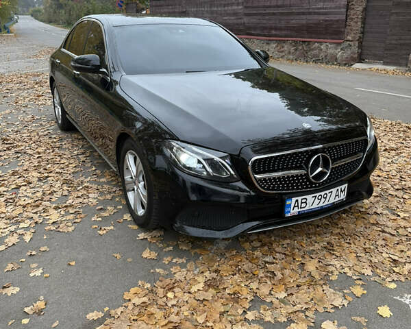 Черный Мерседес Е-Класс, объемом двигателя 1.95 л и пробегом 248 тыс. км за 25500 $, фото 1 на Automoto.ua