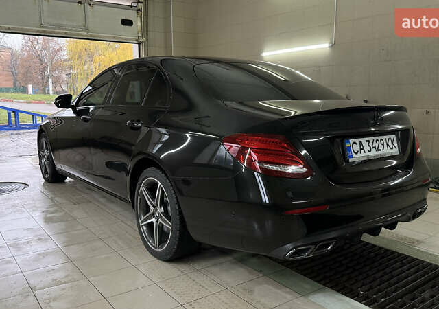 Черный Мерседес Е-Класс, объемом двигателя 1.95 л и пробегом 187 тыс. км за 27900 $, фото 4 на Automoto.ua