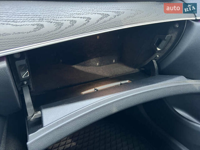 Черный Мерседес Е-Класс, объемом двигателя 2 л и пробегом 186 тыс. км за 28900 $, фото 24 на Automoto.ua