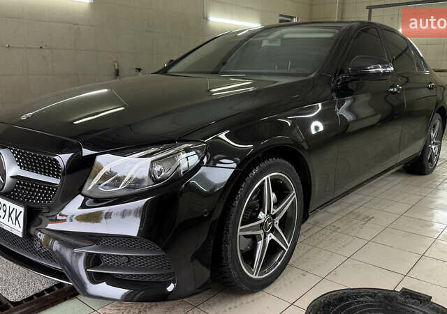 Черный Мерседес Е-Класс, объемом двигателя 1.95 л и пробегом 187 тыс. км за 27900 $, фото 5 на Automoto.ua
