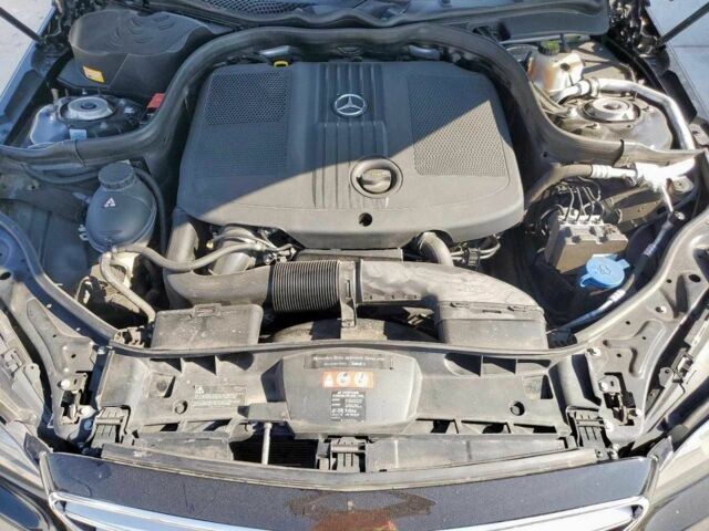 Черный Мерседес Е-Класс, объемом двигателя 2.1 л и пробегом 72 тыс. км за 4000 $, фото 10 на Automoto.ua