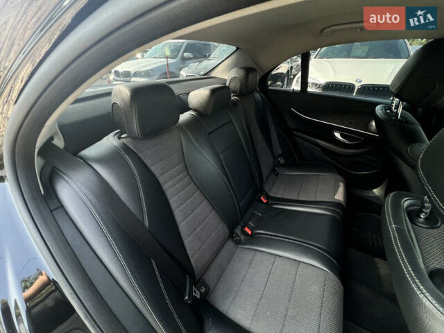 Черный Мерседес Е-Класс, объемом двигателя 2 л и пробегом 186 тыс. км за 28900 $, фото 12 на Automoto.ua