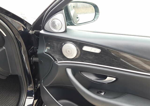 Черный Мерседес Е-Класс, объемом двигателя 1.95 л и пробегом 315 тыс. км за 23400 $, фото 1 на Automoto.ua