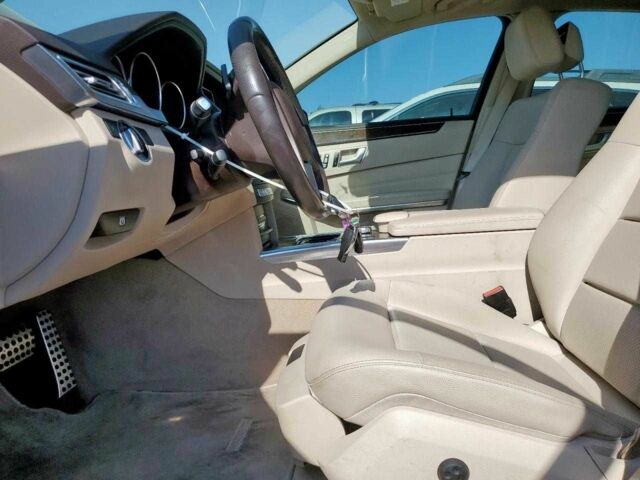 Черный Мерседес Е-Класс, объемом двигателя 2.1 л и пробегом 72 тыс. км за 4000 $, фото 6 на Automoto.ua