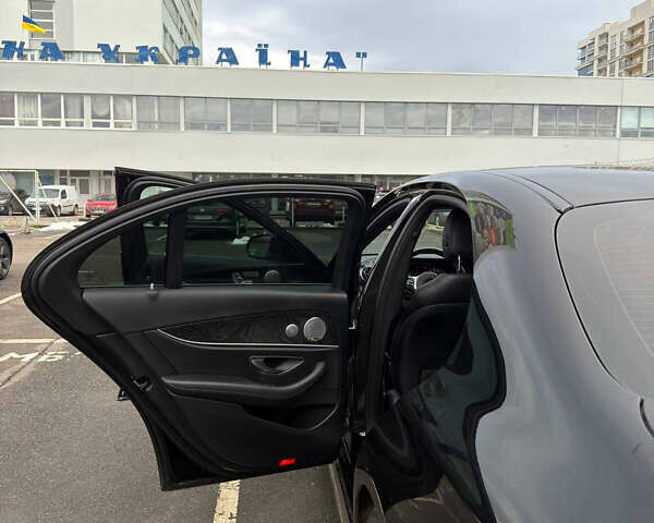 Чорний Мерседес Е-Клас, об'ємом двигуна 1.99 л та пробігом 100 тис. км за 23499 $, фото 4 на Automoto.ua