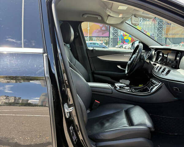 Черный Мерседес Е-Класс, объемом двигателя 1.95 л и пробегом 457 тыс. км за 21900 $, фото 4 на Automoto.ua