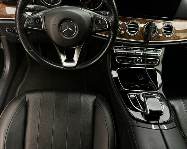 Чорний Мерседес Е-Клас, об'ємом двигуна 2 л та пробігом 125 тис. км за 28500 $, фото 13 на Automoto.ua