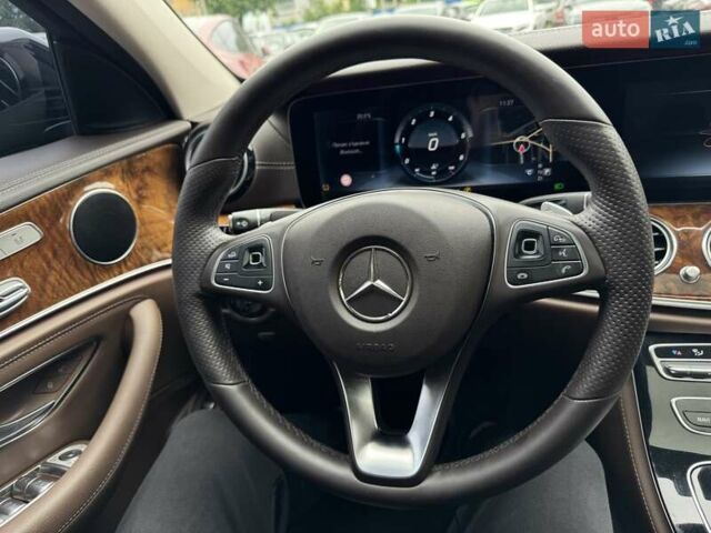 Чорний Мерседес Е-Клас, об'ємом двигуна 2 л та пробігом 144 тис. км за 27900 $, фото 33 на Automoto.ua