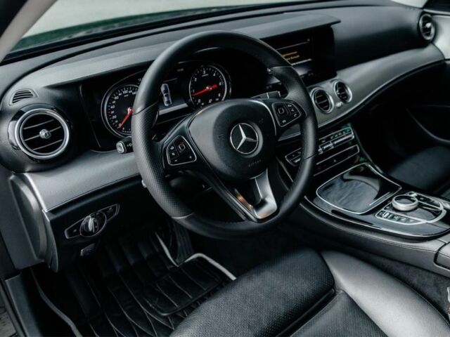 Черный Мерседес Е-Класс, объемом двигателя 2 л и пробегом 340 тыс. км за 22500 $, фото 6 на Automoto.ua