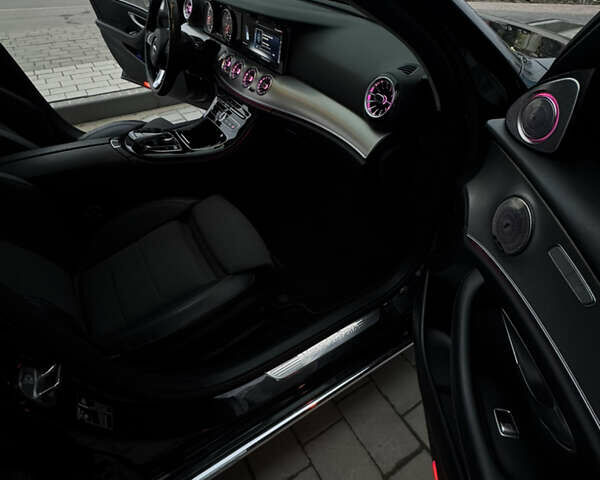 Черный Мерседес Е-Класс, объемом двигателя 1.95 л и пробегом 265 тыс. км за 29000 $, фото 12 на Automoto.ua