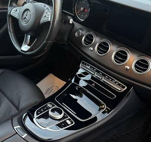 Чорний Мерседес Е-Клас, об'ємом двигуна 1.95 л та пробігом 346 тис. км за 22700 $, фото 6 на Automoto.ua