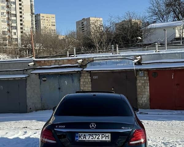 Черный Мерседес Е-Класс, объемом двигателя 1.99 л и пробегом 109 тыс. км за 29500 $, фото 4 на Automoto.ua