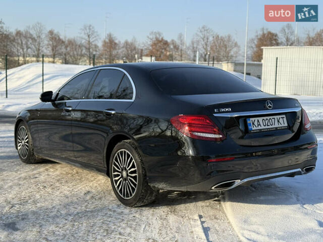 Черный Мерседес Е-Класс, объемом двигателя 1.99 л и пробегом 130 тыс. км за 25700 $, фото 6 на Automoto.ua