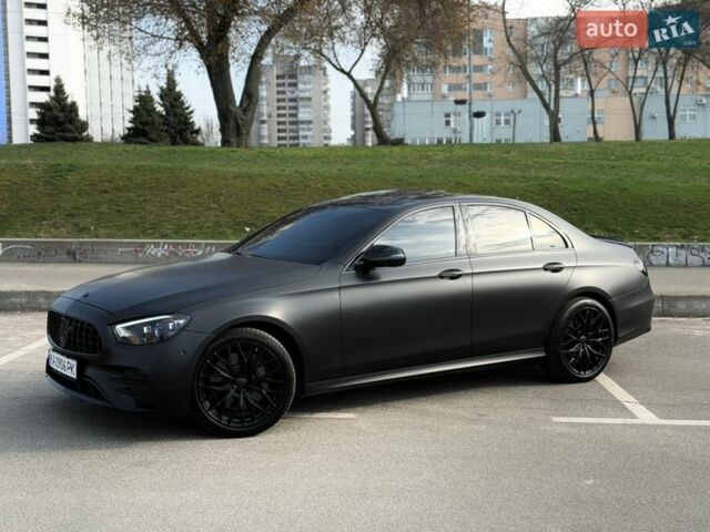 Чорний Мерседес Е-Клас, об'ємом двигуна 2 л та пробігом 136 тис. км за 28800 $, фото 3 на Automoto.ua
