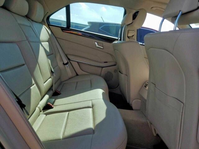 Черный Мерседес Е-Класс, объемом двигателя 2.1 л и пробегом 72 тыс. км за 4000 $, фото 9 на Automoto.ua