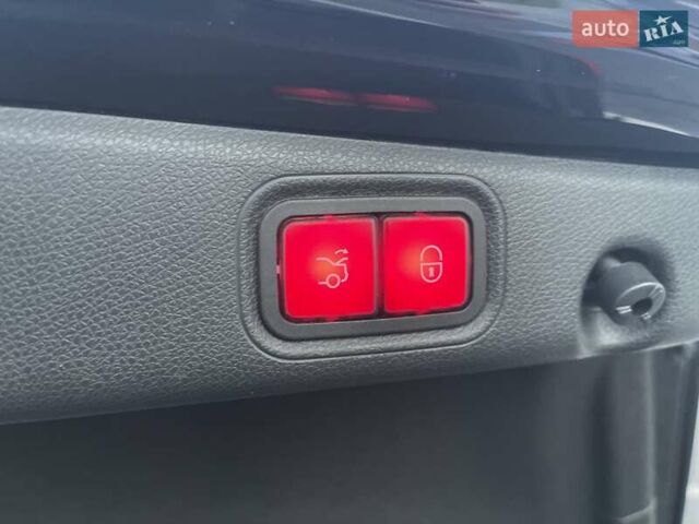 Черный Мерседес Е-Класс, объемом двигателя 2.99 л и пробегом 85 тыс. км за 34499 $, фото 43 на Automoto.ua