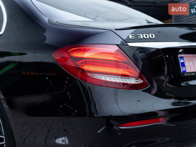 Черный Мерседес Е-Класс, объемом двигателя 2 л и пробегом 184 тыс. км за 26300 $, фото 9 на Automoto.ua