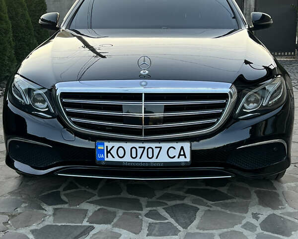 Черный Мерседес Е-Класс, объемом двигателя 1.95 л и пробегом 295 тыс. км за 25700 $, фото 2 на Automoto.ua