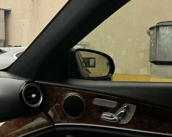 Чорний Мерседес Е-Клас, об'ємом двигуна 2 л та пробігом 125 тис. км за 28500 $, фото 12 на Automoto.ua