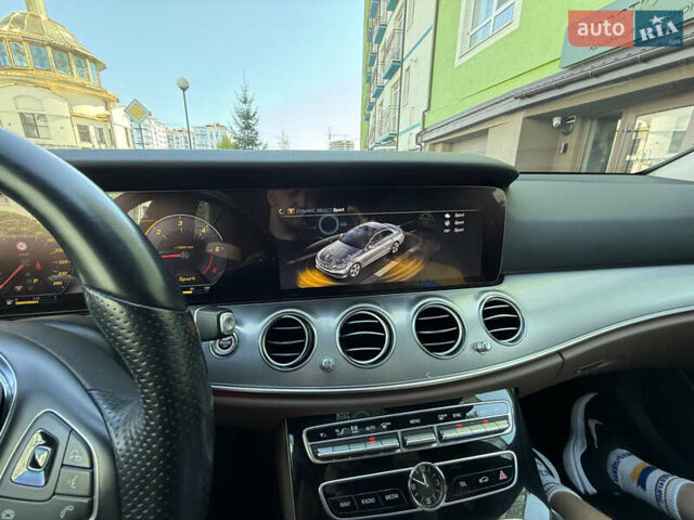 Черный Мерседес Е-Класс, объемом двигателя 1.9 л и пробегом 222 тыс. км за 29000 $, фото 101 на Automoto.ua