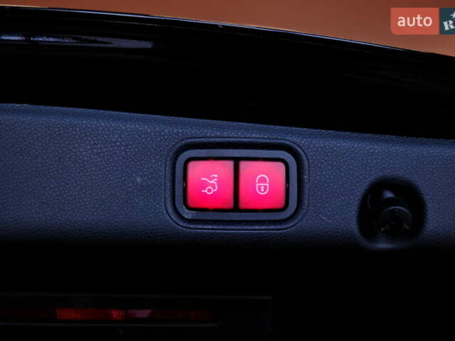 Черный Мерседес Е-Класс, объемом двигателя 3 л и пробегом 123 тыс. км за 36900 $, фото 69 на Automoto.ua