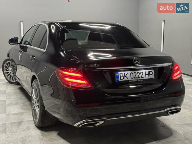 Черный Мерседес Е-Класс, объемом двигателя 2 л и пробегом 197 тыс. км за 29999 $, фото 16 на Automoto.ua