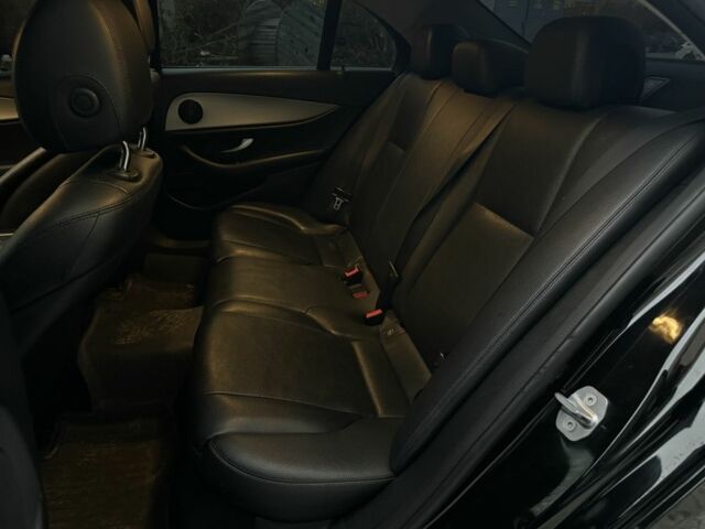 Мерседес Е-Класс 2017 в Ужгороде на Automoto.ua Черный Мерседес Е-Класс, объемом двигателя 2 л и пробегом 300 тыс. км за 16500 $, фото 7 на Automoto.ua