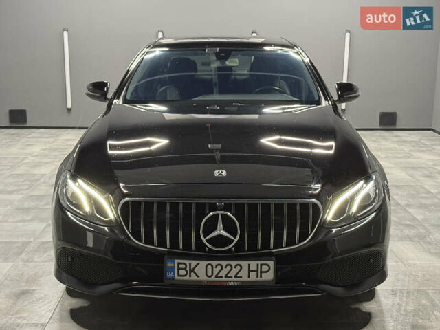 Черный Мерседес Е-Класс, объемом двигателя 2 л и пробегом 197 тыс. км за 29999 $, фото 18 на Automoto.ua