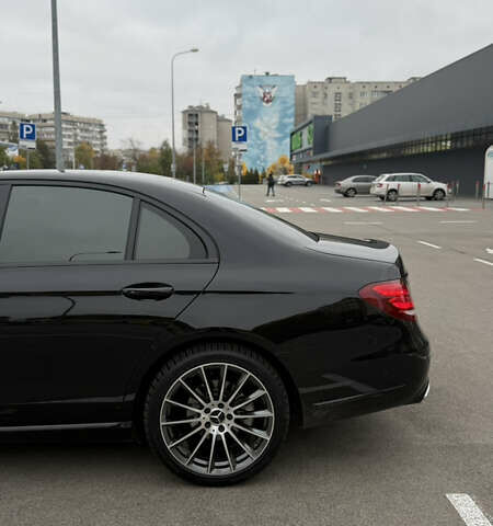 Мерседес Е-Клас 2017 у Києві на Automoto.ua Чорний Мерседес Е-Клас, об'ємом двигуна 1.95 л та пробігом 265 тис. км за 33200 $, фото 1 на Automoto.ua