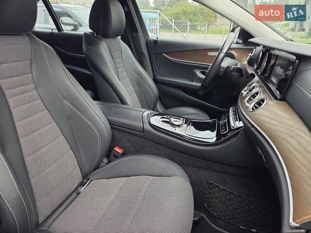 Черный Мерседес Е-Класс, объемом двигателя 1.95 л и пробегом 28 тыс. км за 37000 $, фото 16 на Automoto.ua